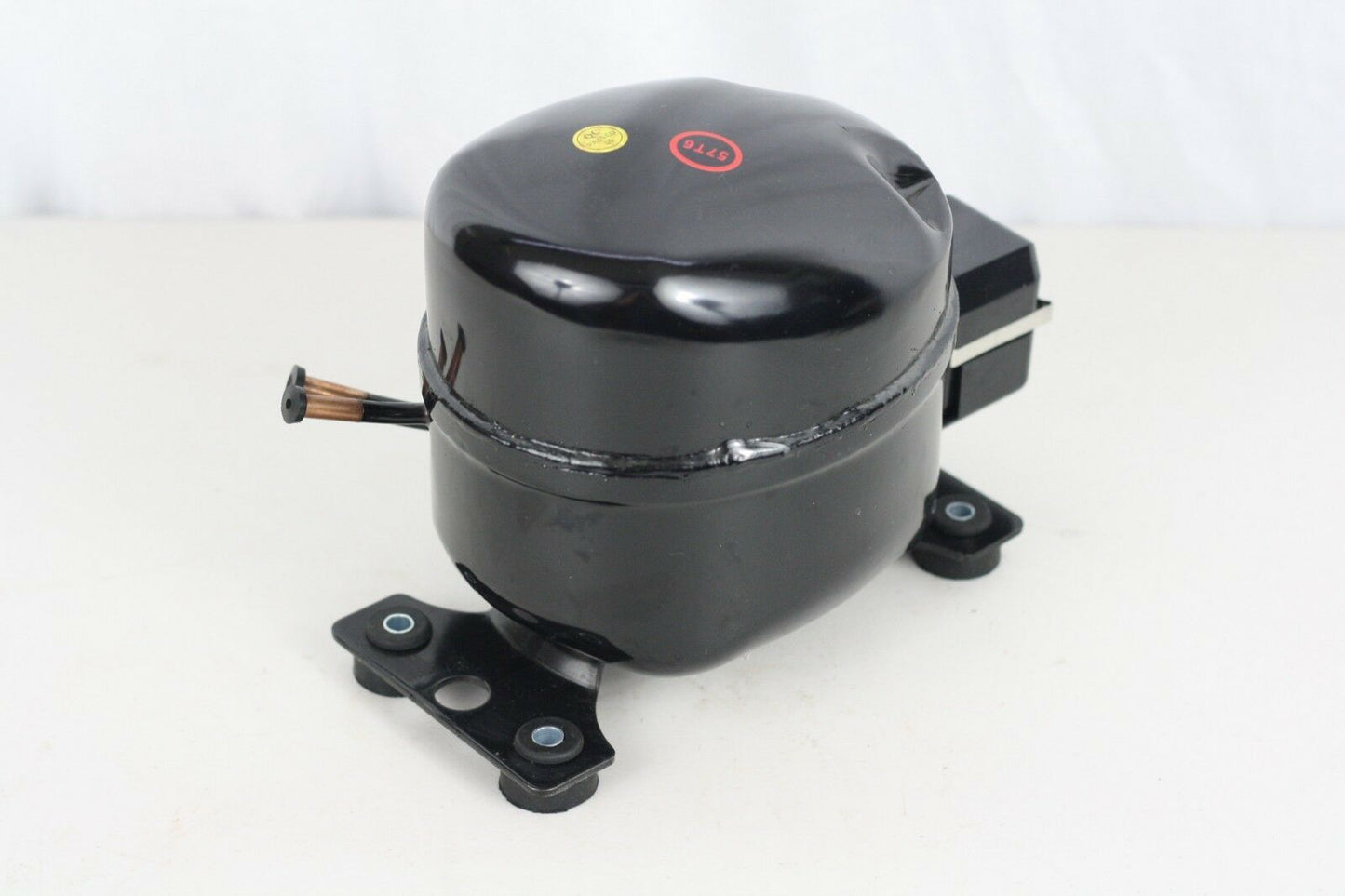 SIKELAN ADW57T6 REFRIGERATION COMPRESSOR 1/4 HP 546BTU 110-120V R134A 50-60HZ