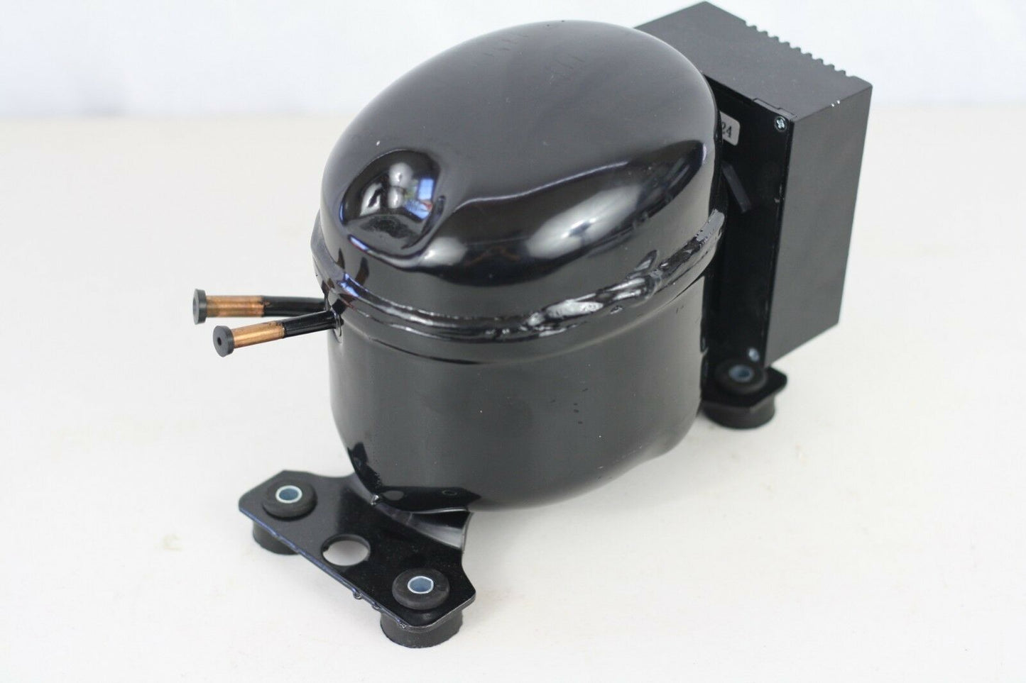 12V 24V DC Refrigeration Compressor Fridge Freezer Mobile Solar QDZY75G R600a