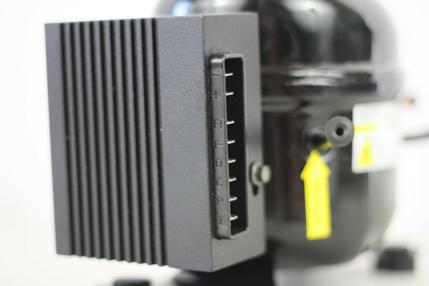 12V 24V DC Refrigeration Compressor Fridge Freezer Mobile Solar QDZY75G R600a